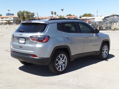 2024 Jeep Compass Latitude Lux