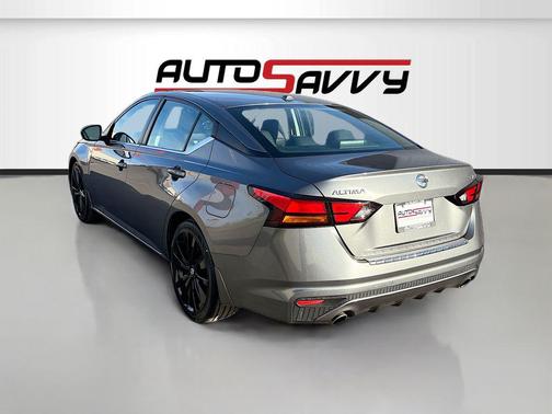 Gun Metallic 2021 Nissan Altima SR FWD