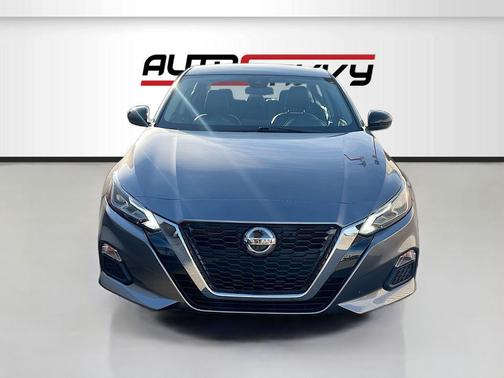 Gun Metallic 2021 Nissan Altima SR FWD