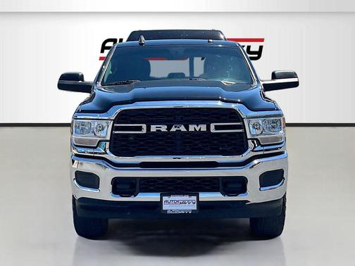 Diamond Black Crystal Pearlcoat 2020 RAM 2500 Tradesman Crew Cab 4x4 6'4' Box