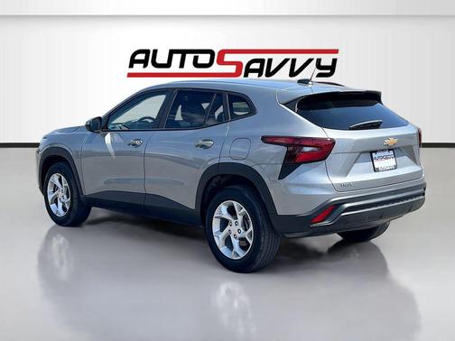 Sterling Gray Metallic 2025 Chevrolet Trax LS