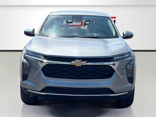 Sterling Gray Metallic 2025 Chevrolet Trax LS