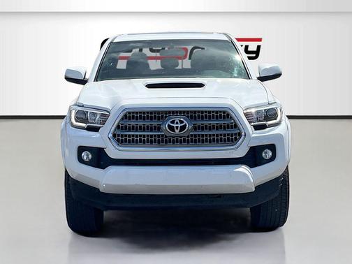 Super White 2017 Toyota Tacoma TRD Sport