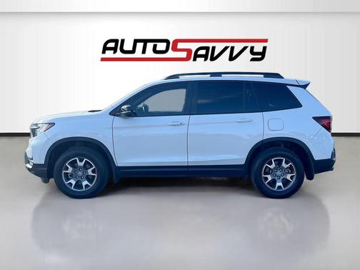 Platinum White Pearl 2023 Honda Passport AWD TrailSport