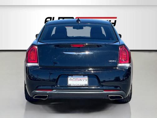 Gloss Black 2020 Chrysler 300 Touring