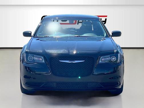 Gloss Black 2020 Chrysler 300 Touring
