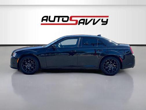 Gloss Black 2020 Chrysler 300 Touring