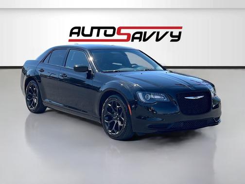 Gloss Black 2020 Chrysler 300 Touring