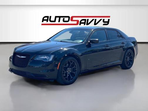Gloss Black 2020 Chrysler 300 Touring