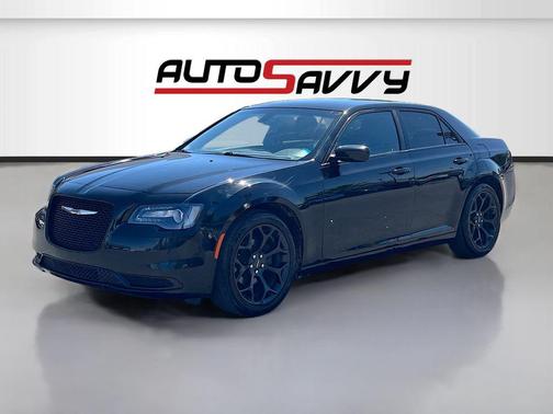 Gloss Black 2020 Chrysler 300 Touring