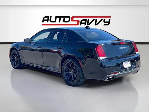 Gloss Black 2020 Chrysler 300 Touring
