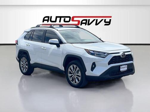 Wind Chill Pearl 2025 Toyota RAV4 XLE Premium