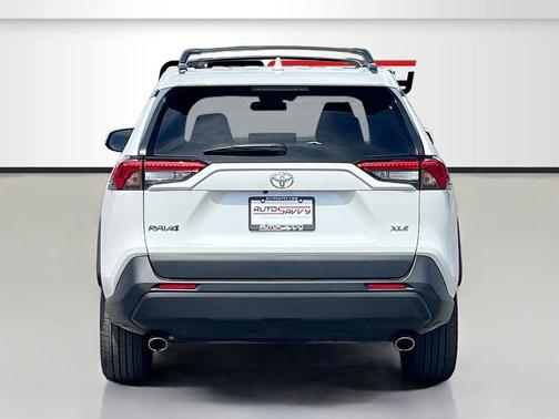 Pearl 2025 Toyota RAV4 XLE Premium