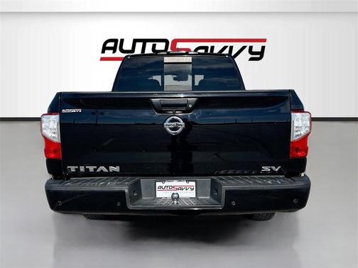 2022 Nissan Titan SV