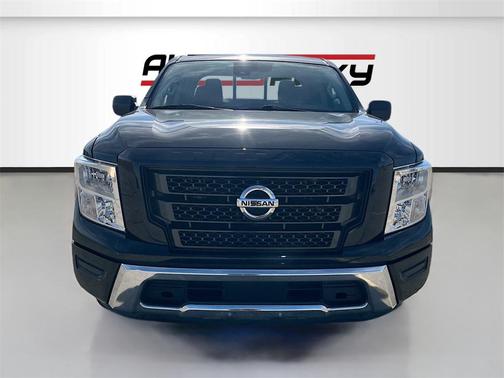 2022 Nissan Titan SV