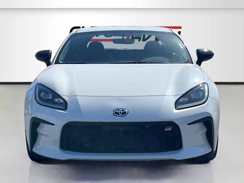 Pearl 2025 Toyota GR86 Premium