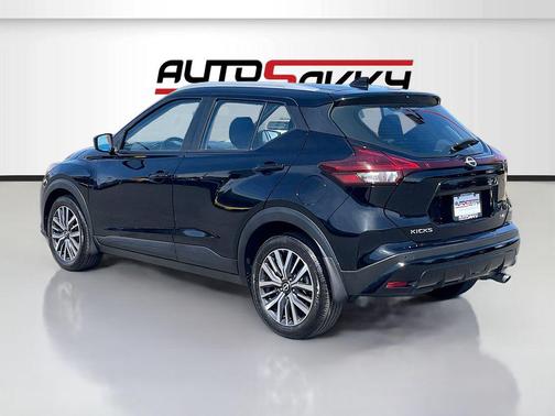 Super Black 2023 Nissan Kicks SV