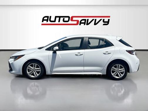 White 2022 Toyota Corolla Hatchback SE Nightshade Edition
