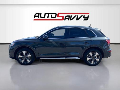 Manhattan Gray Metallic 2024 Audi Q5 40 Premium Plus