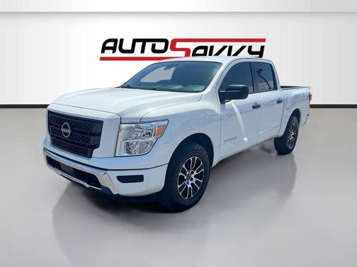Glacier White 2024 Nissan Titan SV
