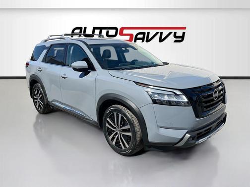 2023 Nissan Pathfinder Platinum FWD