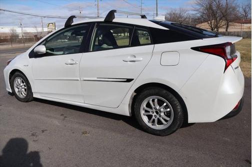 2022 Toyota Prius LE