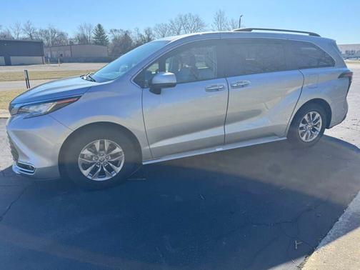 2022 Toyota Sienna XLE