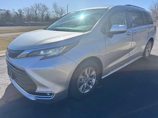 2022 Toyota Sienna XLE