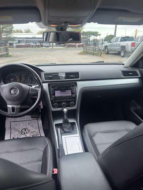 2012 Volkswagen Passat 2.5 SE