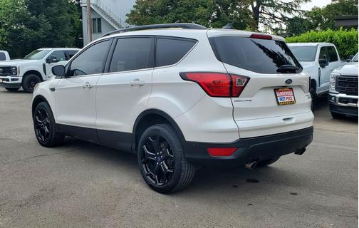 White Platinum Metallic Tri-Coat 2019 Ford Escape Titanium