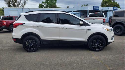 White Platinum Metallic Tri-Coat 2019 Ford Escape Titanium