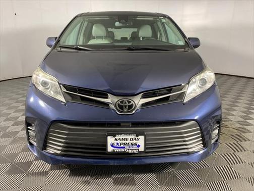2018 Toyota Sienna XLE