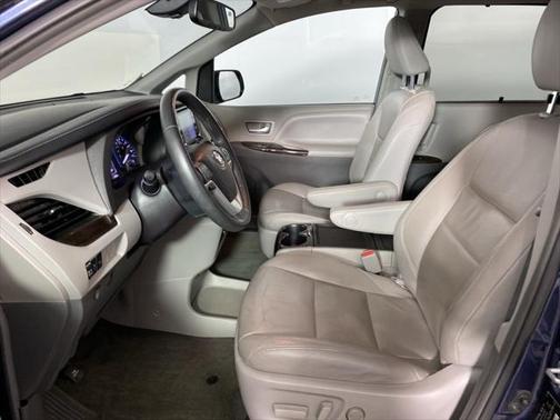 2018 Toyota Sienna XLE