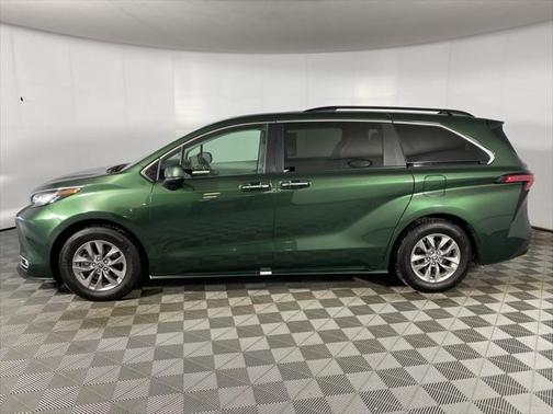 2022 Toyota Sienna XLE 7 Passenger