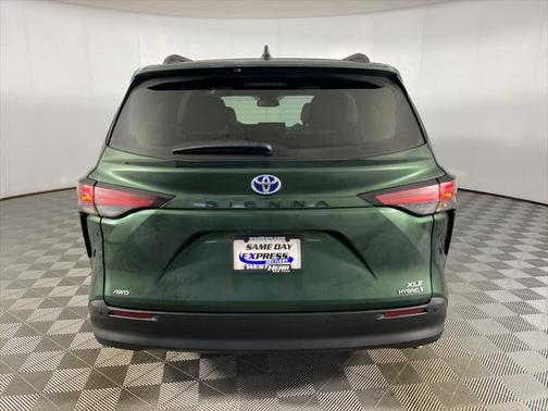 2022 Toyota Sienna XLE 7 Passenger