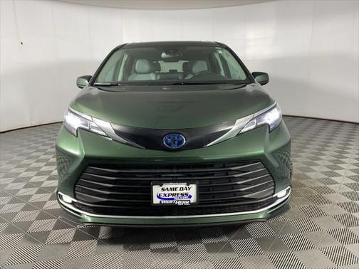 2022 Toyota Sienna XLE 7 Passenger