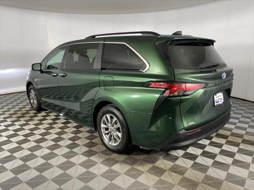 2022 Toyota Sienna XLE 7 Passenger