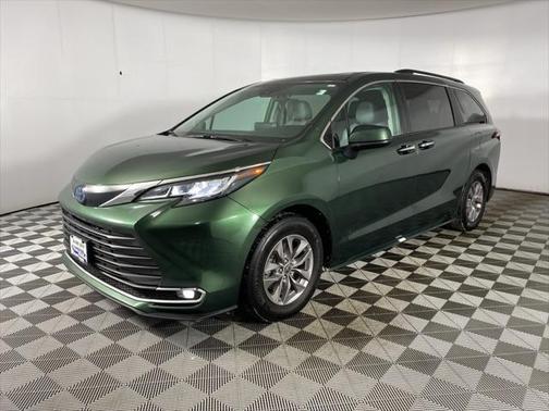 2022 Toyota Sienna XLE 7 Passenger