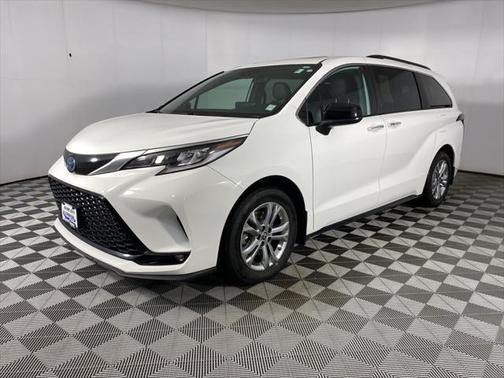 2023 Toyota Sienna XSE 7 Passenger