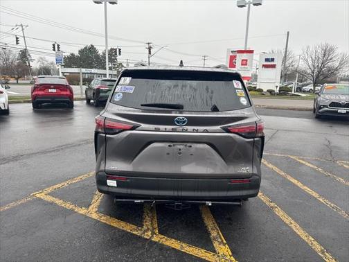 2022 Toyota Sienna XLE 7 Passenger