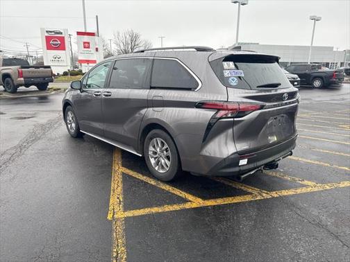 2022 Toyota Sienna XLE 7 Passenger