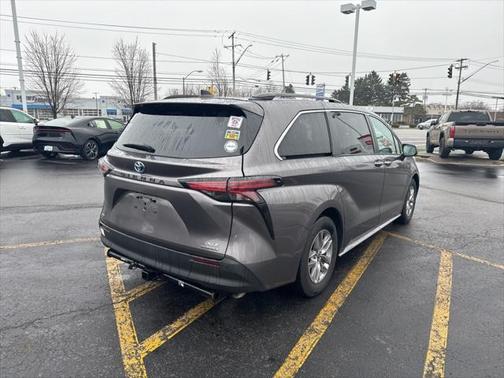 2022 Toyota Sienna XLE 7 Passenger