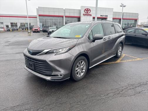 2022 Toyota Sienna XLE 7 Passenger