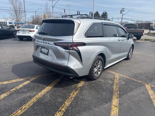 2023 Toyota Sienna XLE 8 Passenger