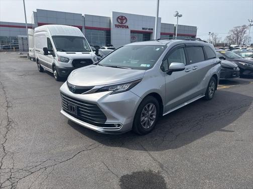 2023 Toyota Sienna XLE 8 Passenger