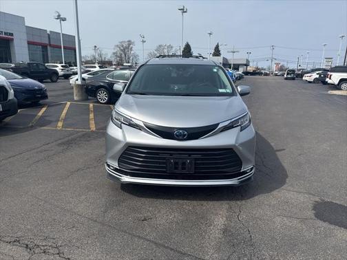 2023 Toyota Sienna XLE 8 Passenger