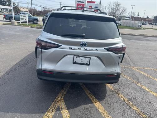 2023 Toyota Sienna XLE 8 Passenger