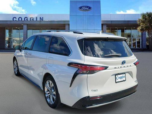 2024 Toyota Sienna Platinum