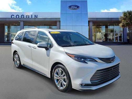 2024 Toyota Sienna Platinum