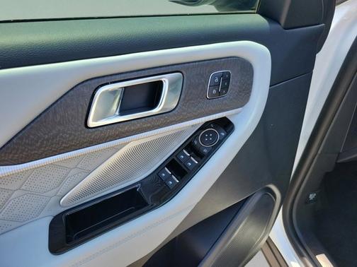 STAR WHITE MET TRI-COAT 2025 Ford Explorer PLATINUM